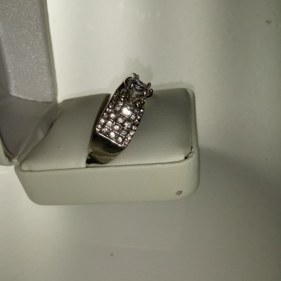 Remarkable Wedding Set - Picture 4 of 7